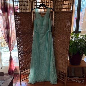 Chic Mint Lace Maxi Dress